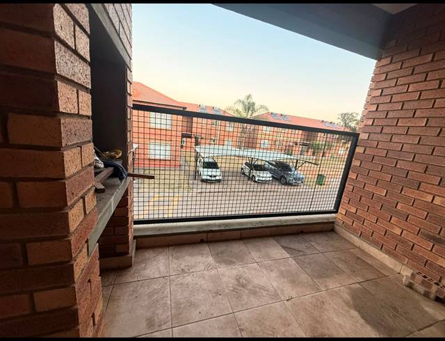 2 BEDROOM APARTMENT FOR SALE IN WATERVAL EAST